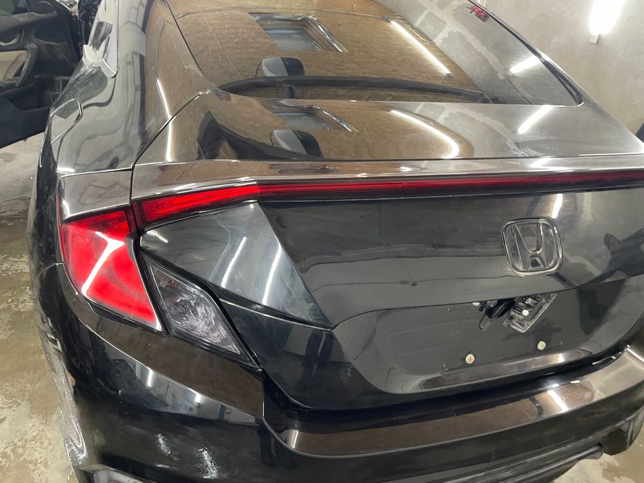 Задній ліхтар бленда Honda CIVIC X купе 2015-2019 33700-TBG-A011