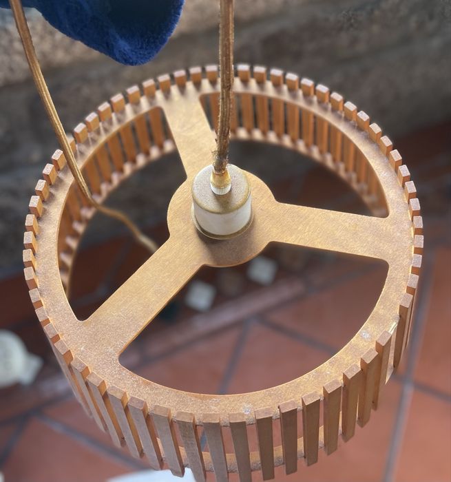 Candeeiro de teto ripas madeira