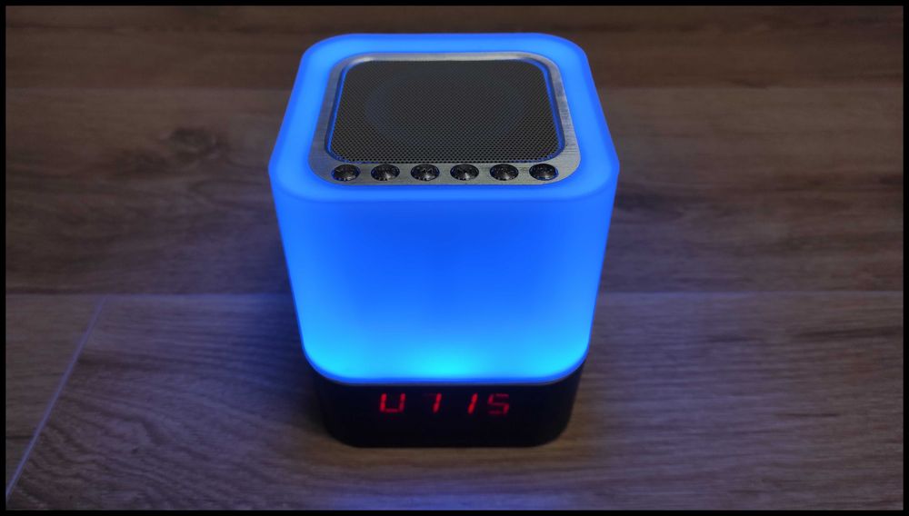 Продам блютуз колонку + світильник + годинник + будильник + mp3 плеєр.