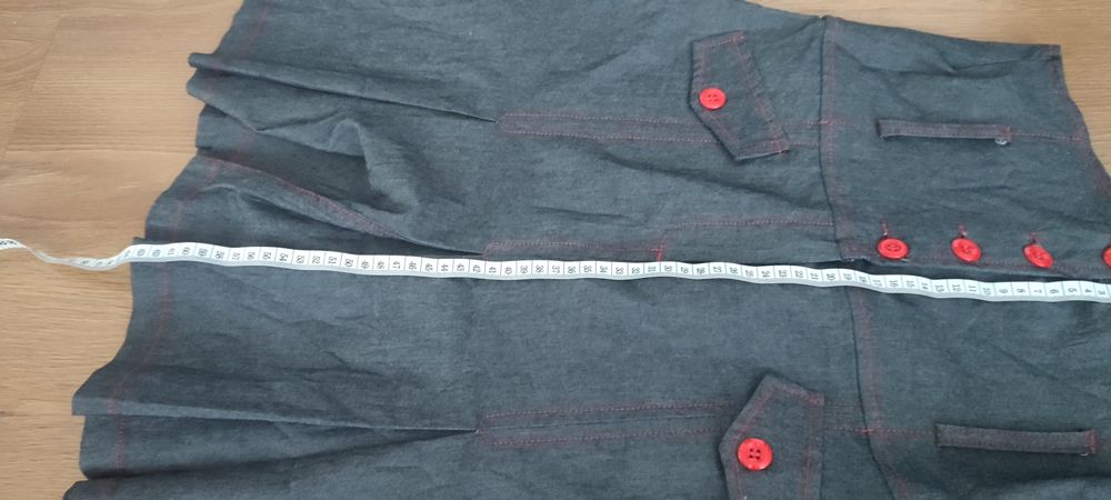 Szara spódnica z czerwonymi guzikami i paskiem 3/4,wymiary są na zdj