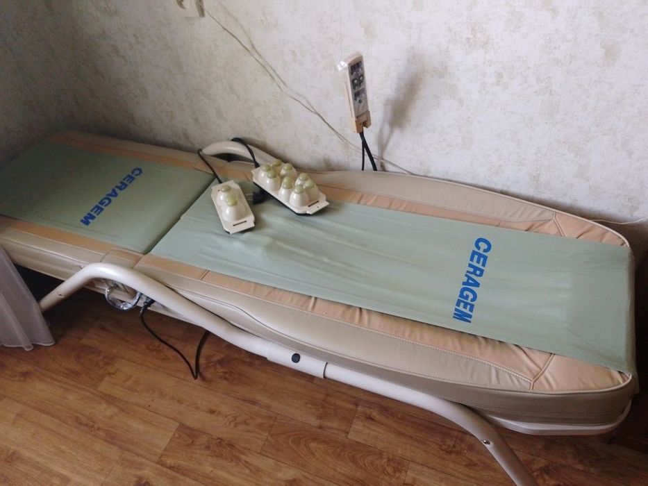 Продам ТЕРМІНОВО ліжко масажне і матрас гріючий від фірми CERAGEM