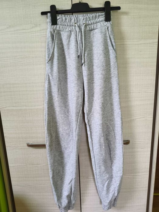 Spodnie dresowe roz. XS Stradivarius