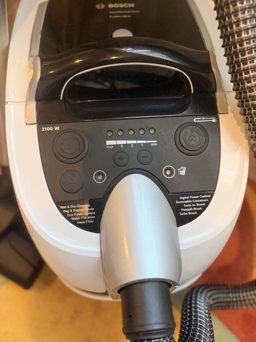 миючий пилосос  моющий пылесос  Bosch BWD421PRO AquaWash&Clean