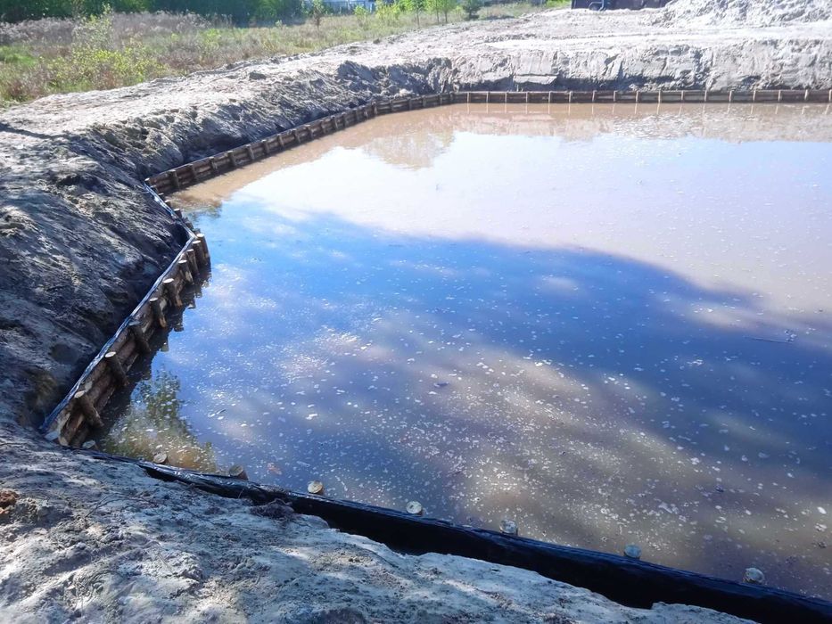 umacnianie brzegu stawu, rzeki faszyna, faszynowanie