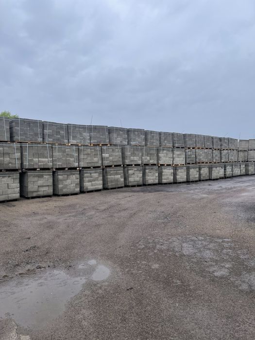 Продаж бруківки поребриків та мучко блоків