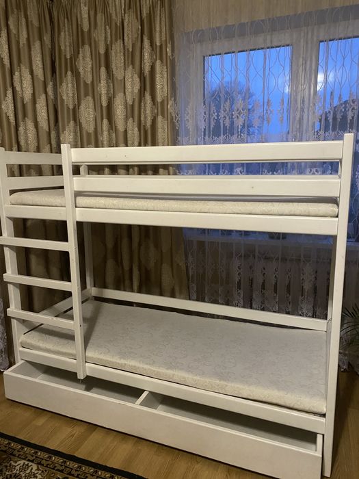 Продам двоярусне дитяче ліжко з ящиком