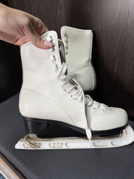 Продам ковзани 36р.
