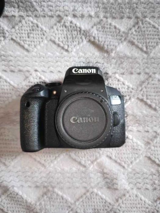 canon 800d + kit 18-55mm + sigma 17-50mm f2.8 + dodatki