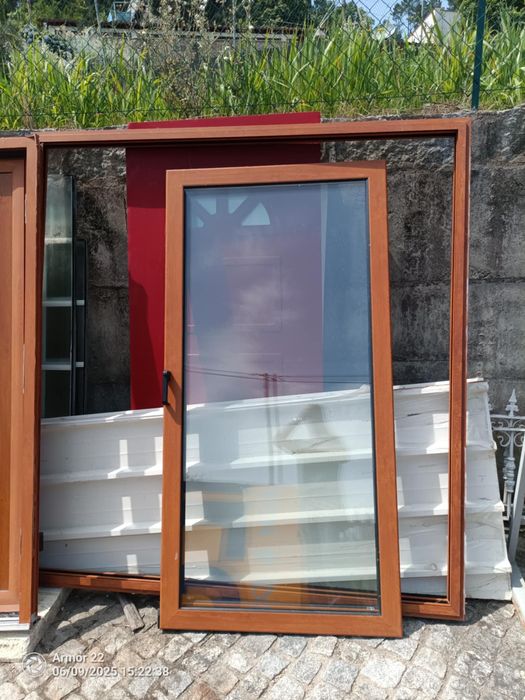 Janelas de correr e porta