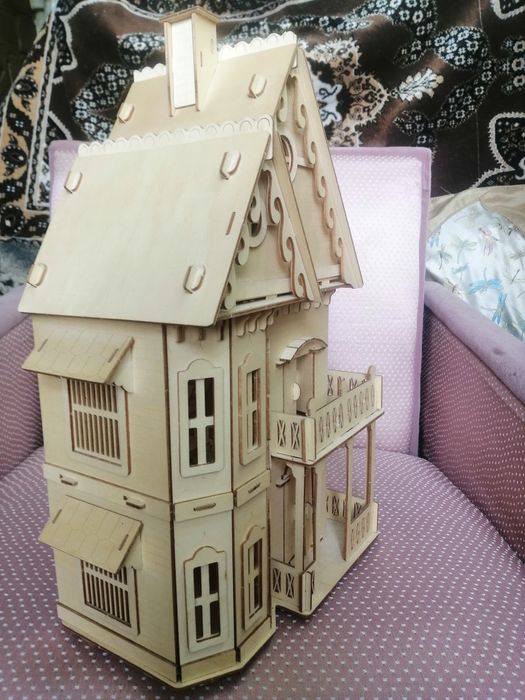 Ляльковий будинок з деревини