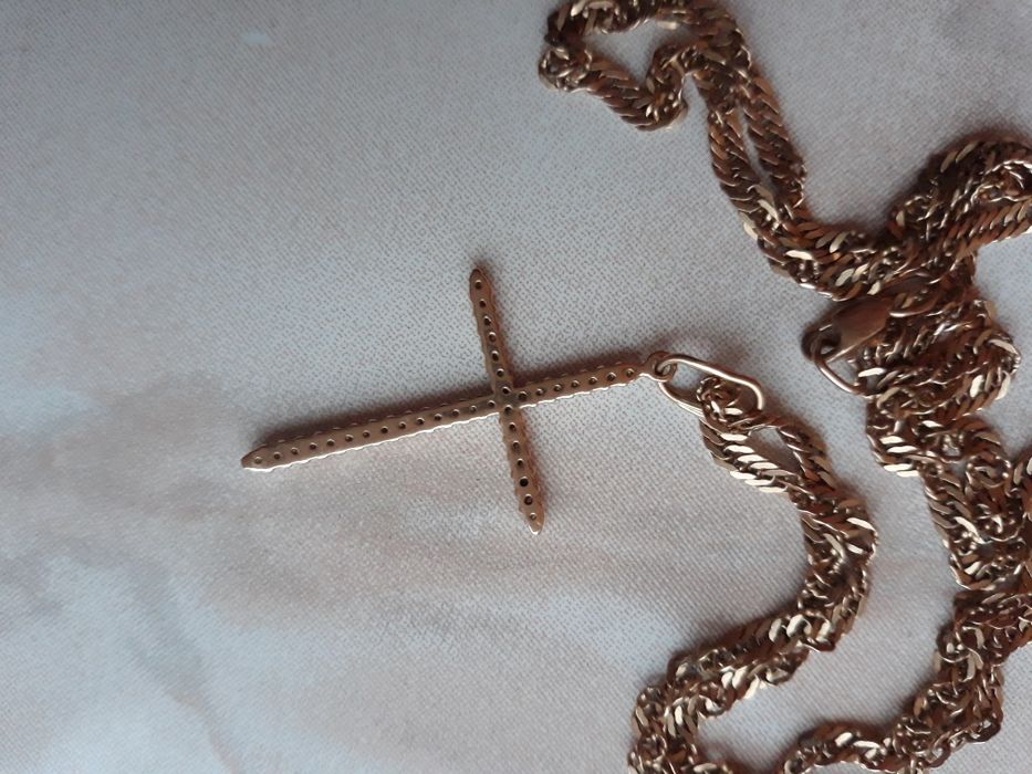 золотий хрестик з діамантами,крестик с бриллиантами