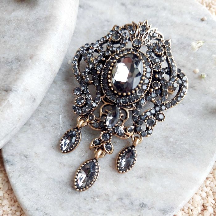 Broszka przypinka Vintage ażurowa.