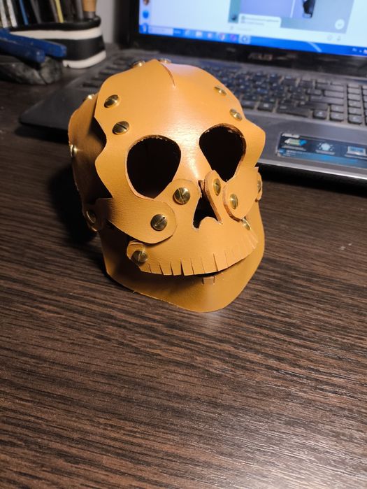 Череп из натуральной кожаный.