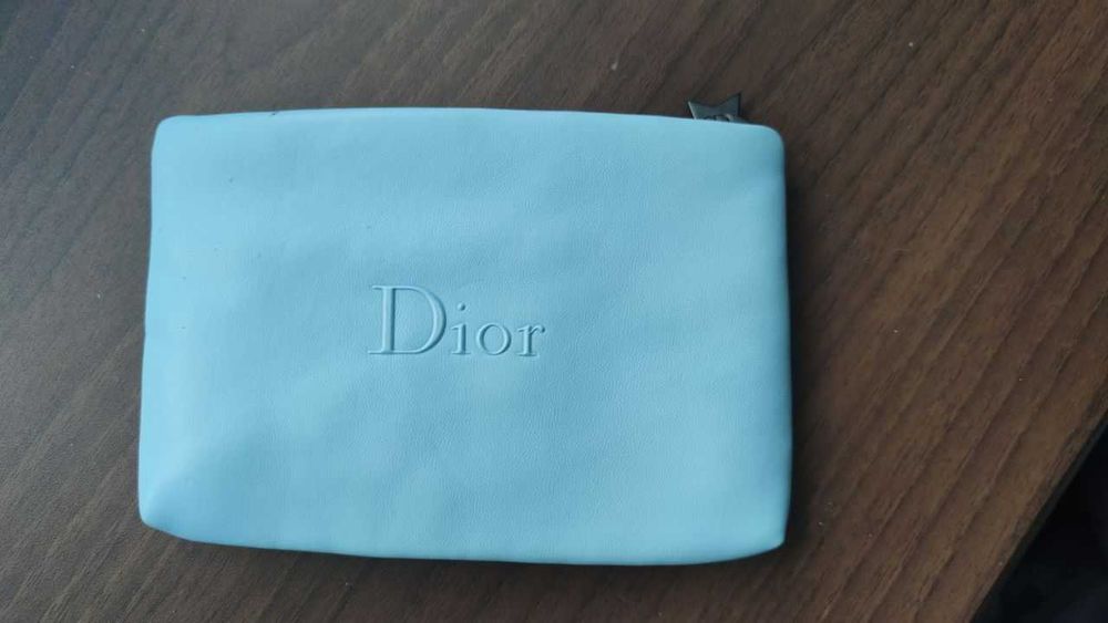 Косметичка Dior .