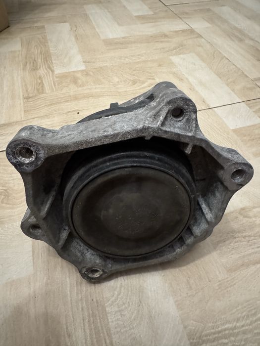 Подушка/опора двигуна права 22116859412 для BMW F30/31/34 B47