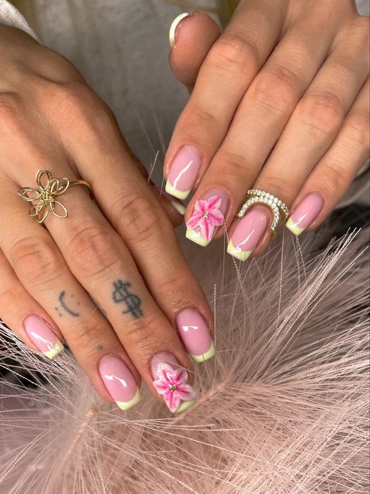 Paznokcie, pedicure, laminacja brwi i rzęs, oczyszczanie wodorowe