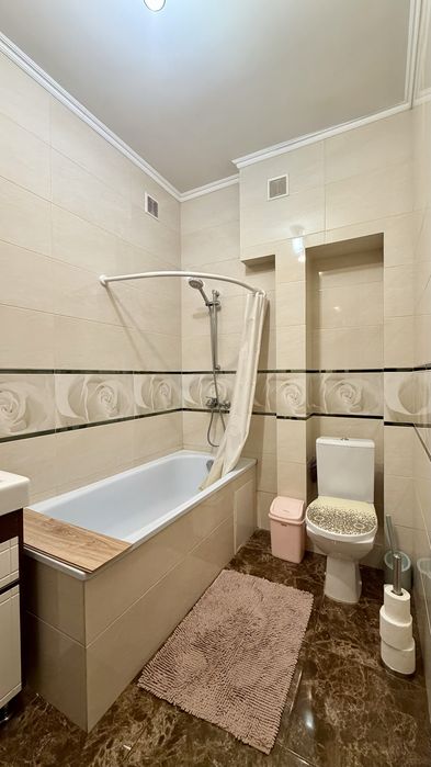 Продається двох поверхова квартира