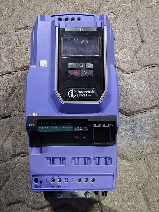 Falownik trójfazowy 22kw.