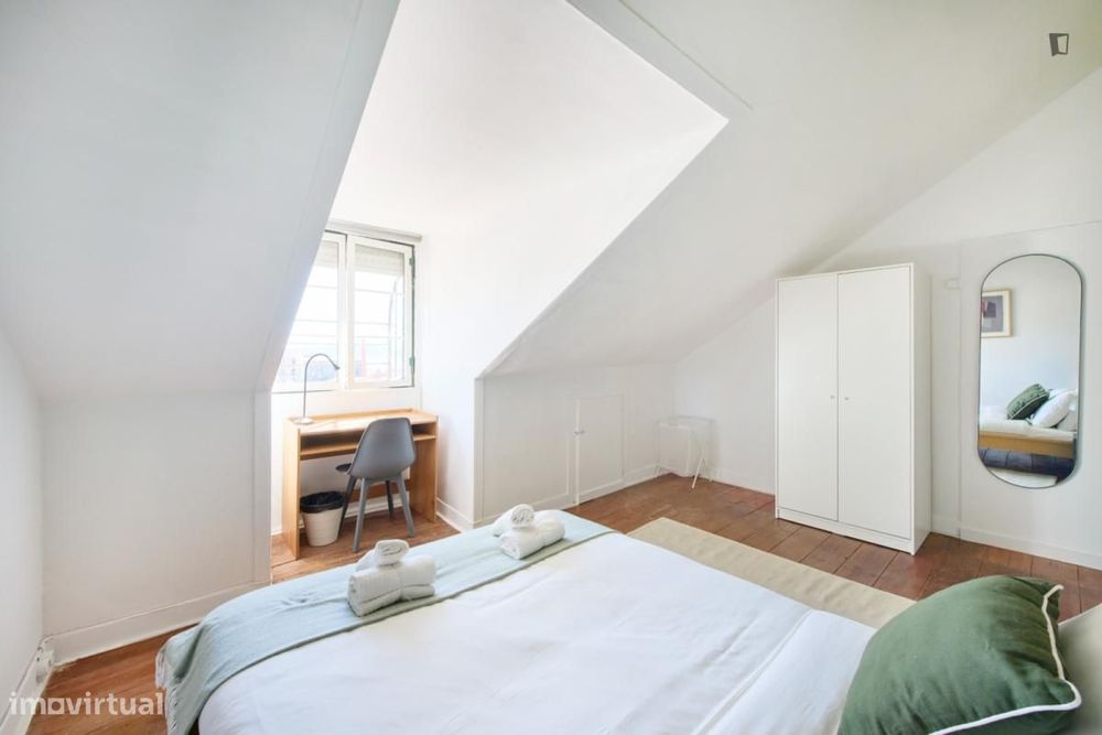 Quarto - localizado em São Bento Lisbon
