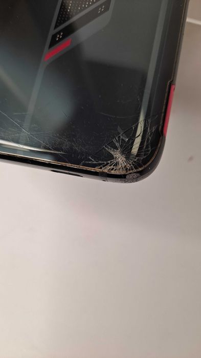 Telefon Asus Rog Phone 6 12/256 gb + akcesoria