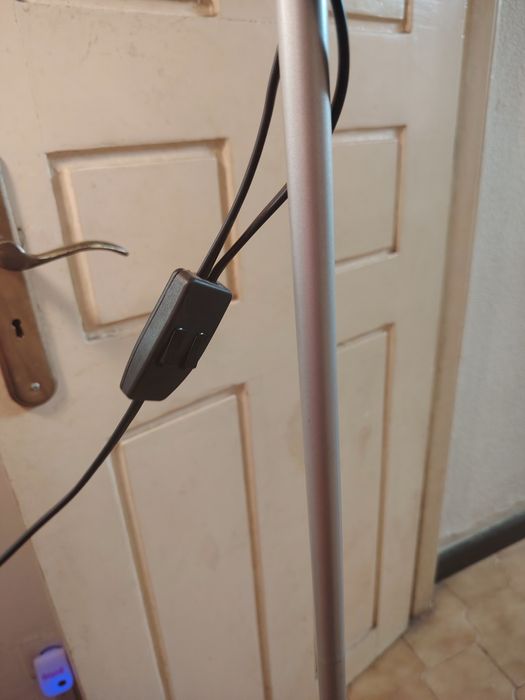 25€ candeeiro de pé,mede 1,80m altura entrego em Rio tinto