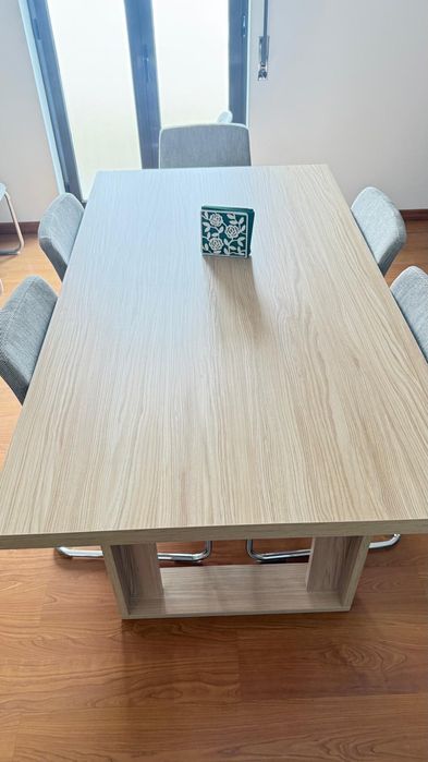 Mesa de Jantar para 6 cadeiras