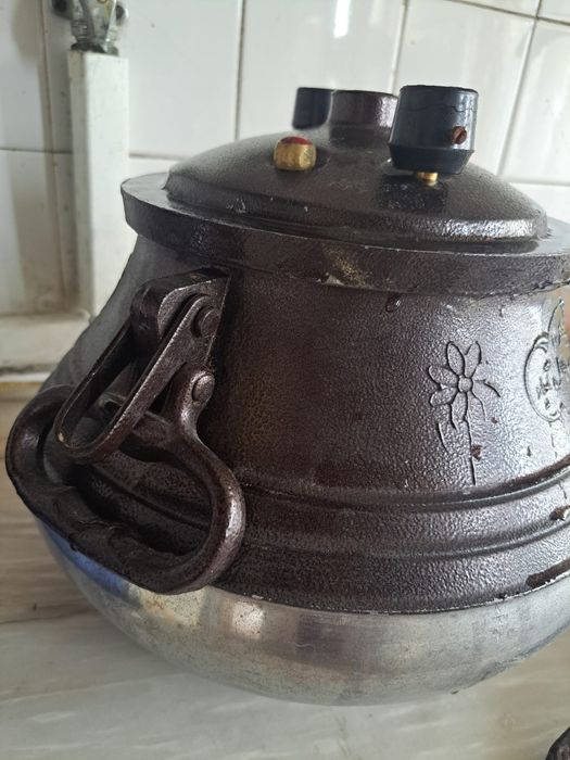 Cozinha fogão de pressão usado, Pressure used cooker kitchen
