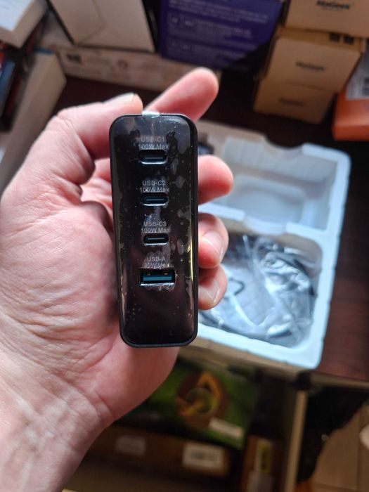 Szybka ładowarka do smartphone iphone  USB c 100W  turystyczna okazja