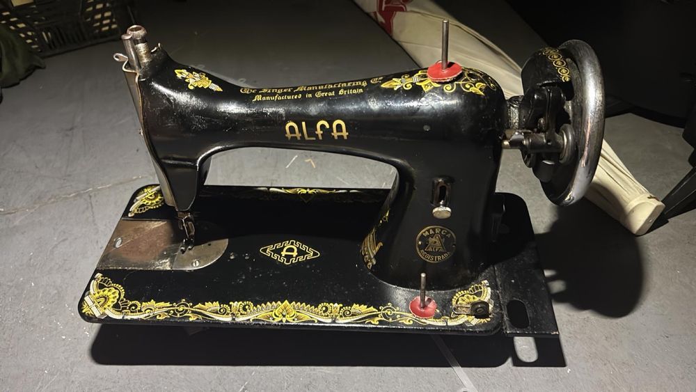 Maquina de costura Oliva  vintage
