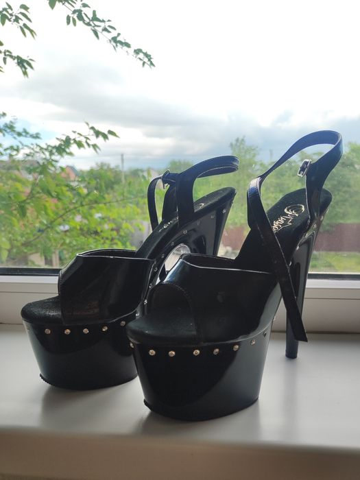 Стріпи босоніжки Pleaser