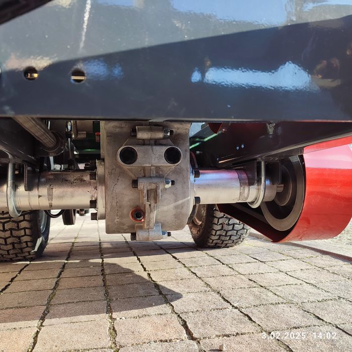 Rozsiewacz do piasku nawozów spalinowy siewnik  Eco 300