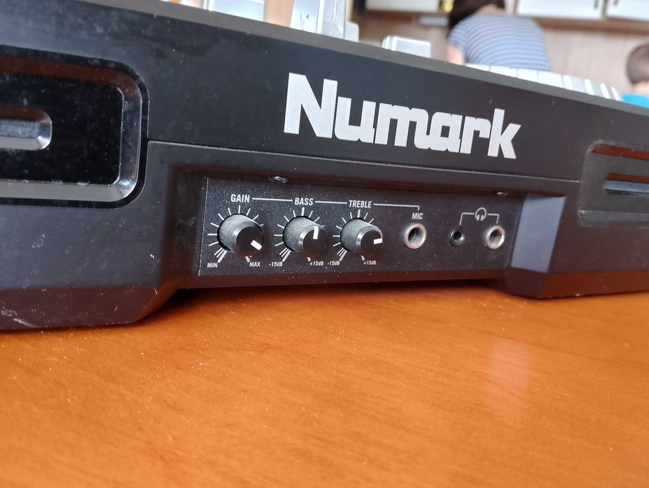 Numark Mixdeck express. Mało używany. Odtwarzacz płyt CD