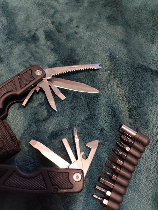 Nóż wielofunkcyjney dla fana marki Mercedes Multitool