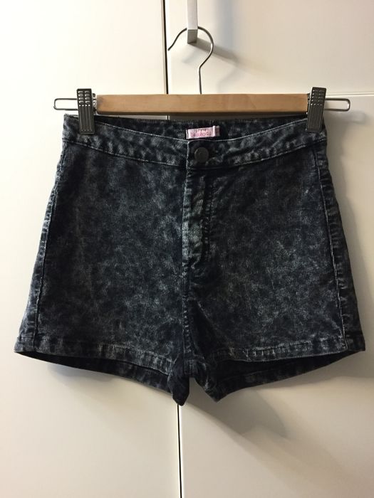 Conjunto calção cinza matizado e blusa da Bershka