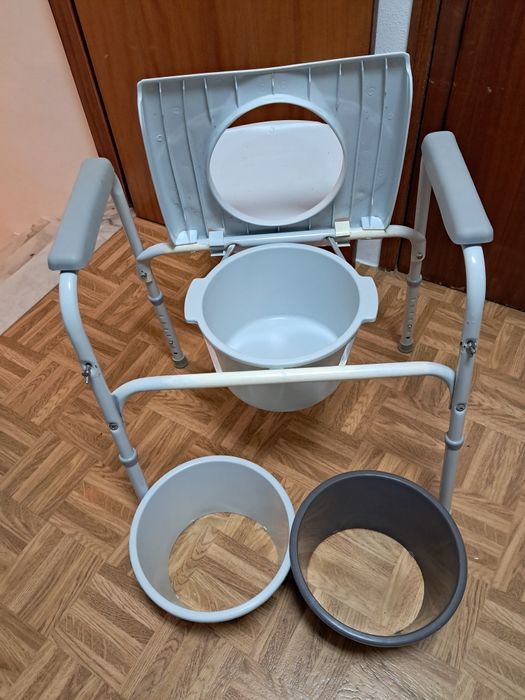 Cadeira Sanitária  e de Banho,  com  pouco uso