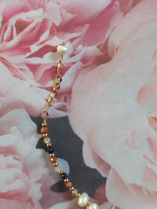 Bransoletka z kamykami i perełkami