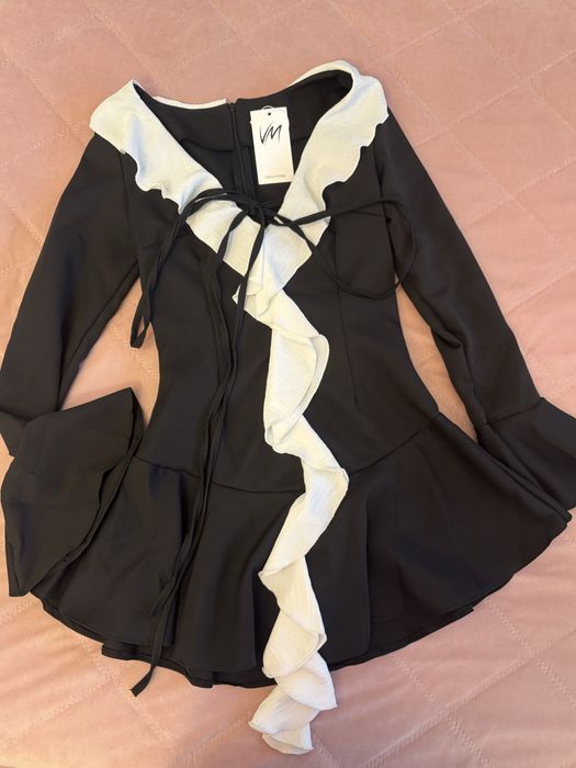 чарівна сукня з валонами