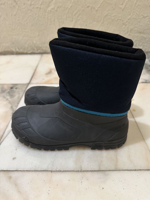 Equipamento de criança para a neve (casaco, botas e luvas)427276249586749440