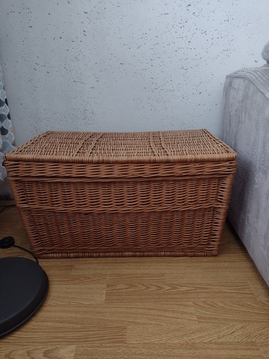 Duży kosz z wikliny