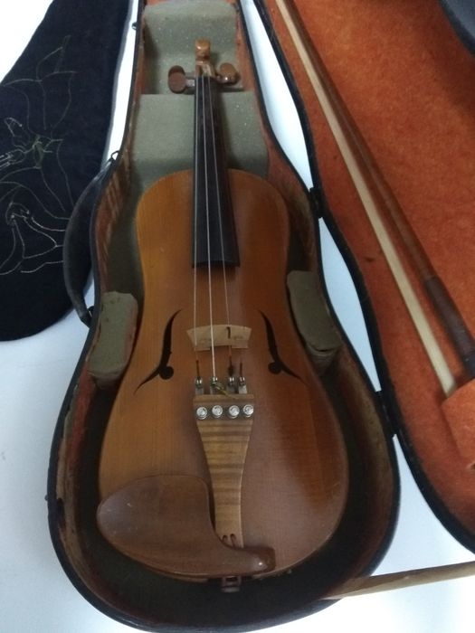 Violino 1956 dos irmãos luthiers w.& A. Jacote na Suiça  voluta cabeça