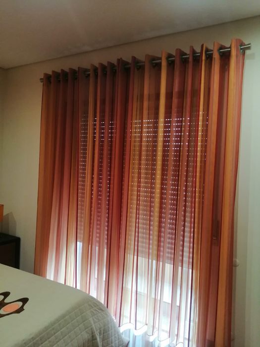 Decoração quarto laranja/vermelho