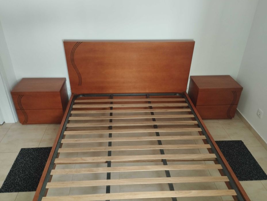 Cama de casal completa em madeira maciça