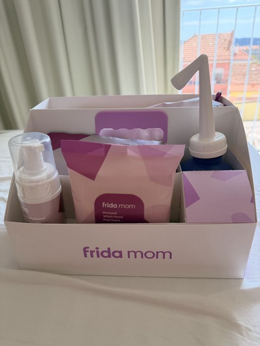 Frida Mom Postpartum Recovery Kit + Garrafa Lavagem Perineal EXTRA | Novo