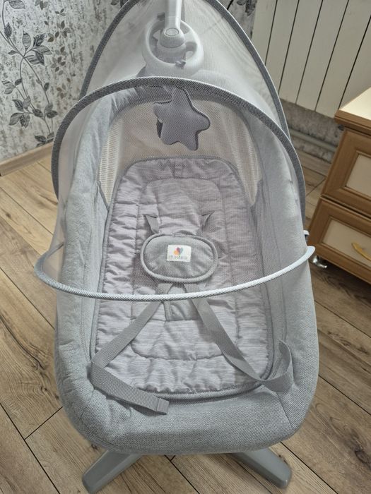 Заколисуючий центр-шезлонг