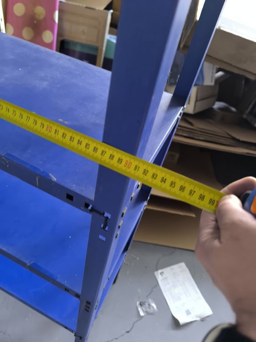 Estantes  azuis metálicas