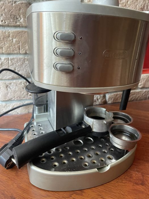 Кавоварка рожкова еспресо Delonghi