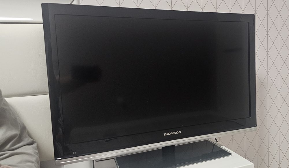 Телевизор 32 дюйма Thomson  32d3200 HD