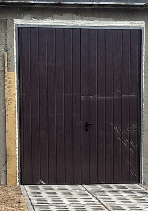Sprzedam drzwi garazowe nowe 1,5 miesiaca