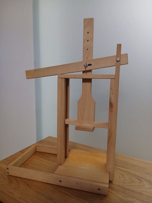 Duża prasa do serów