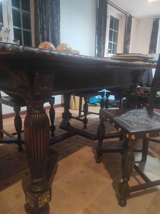 Conjunto mesa extensível e 8 cadeiras antigas